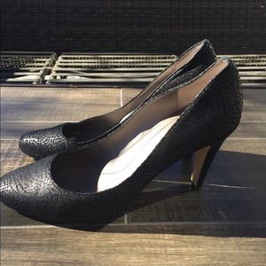 Black Crackle Print Tahari Heels